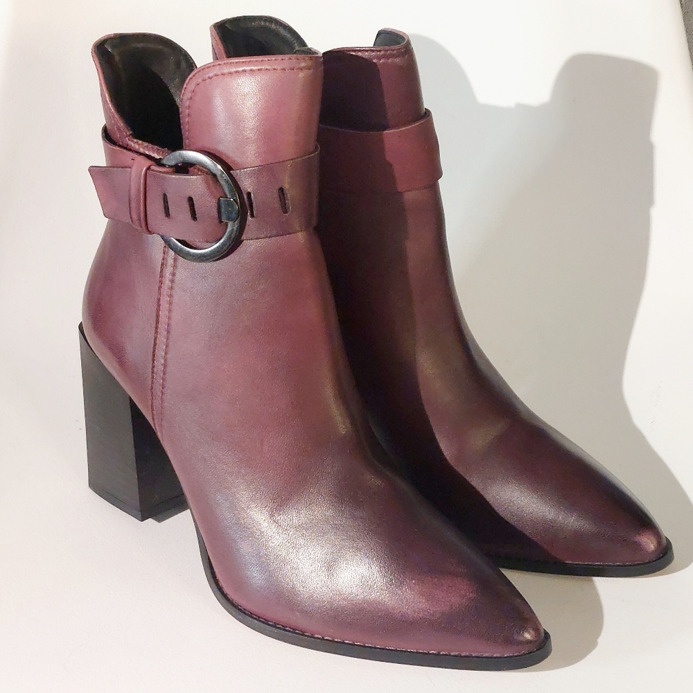 CaféNOiR burgundy leather heeled ankle boots, EU40, NWT, defects